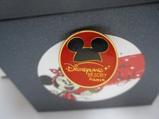 PIN S DISNEY CAST MEMBER -