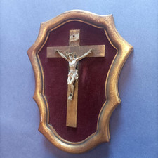 Superbe et rare crucifix encadré dans un cadre en bois doré