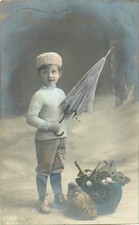 CP PETIT GARCON CHAPEAU PARAPLUIE PANIER CHAMPAGNE LETTRE - 36156
