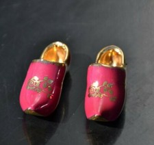 MINIATURE PAIRE DE PETITS SABOTS EN PORCELAINE DE LIMOGES vintage