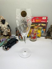 UNE SEULE FLUTE DE CHAMPAGNE