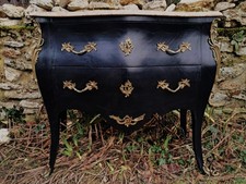 Commode galbée ancienne