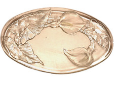 Plat de service ovale en verre moulé bicolore décor d'arum style art nouveau