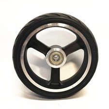 Jeu de deux roues solides pour