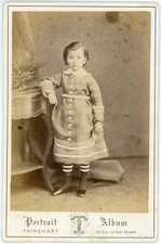 Fillette en bottines Vintage