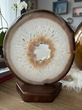 Grande tranche d'AGATE naturelle polie avec son support en bois