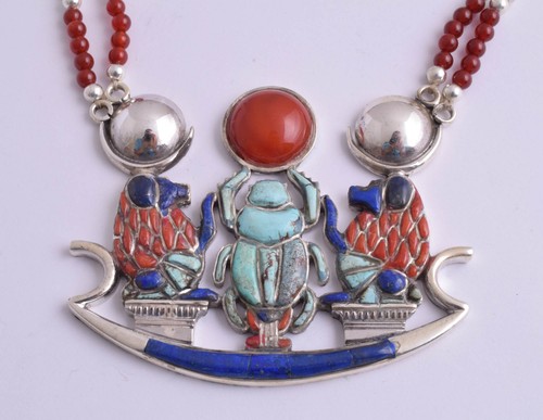 Collier scarabée roi