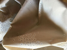 Coupon tissu beige clair - semis de fleurs blanches - 100 % coton - 120 x 130 cm