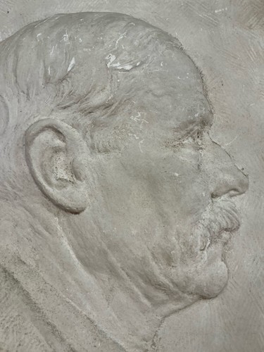 Grand médaillon bas relief