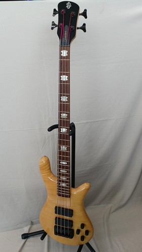 Guitare basse électrique
