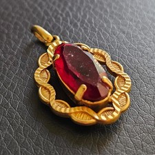 Pendentif raffiné supportant