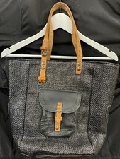 Sac a mains Pomponette en cuir.