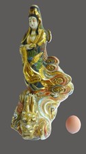 Satsuma, Grande Statue  porcelaine émaux polychromes et dorure, la déesse Kannon