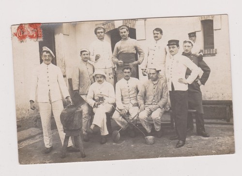 Photo groupe soldats cuisine