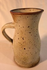 Pichet en grès émaillé,  signé Tiffoche, hauteur 21cm