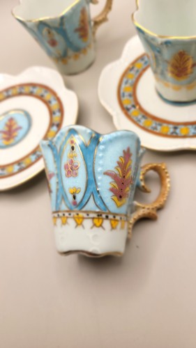 Service tasses à - 3,