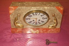 Pendule époque 1920,  Art Déco En Marbre.