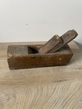 Ancien rabot à main en bois. Vintage.