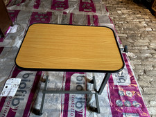 Table pour lit médicalisé