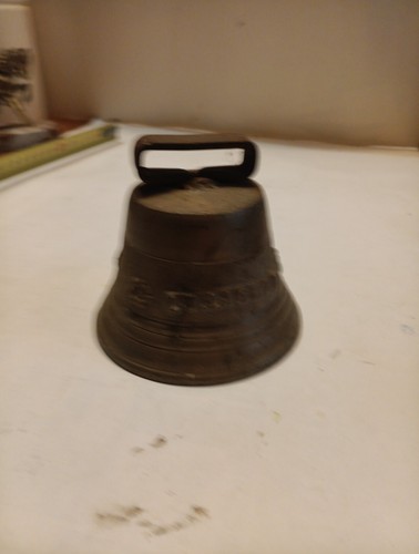 Cloche vache ancienne le - ancienne,