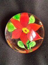 Sulfure/presse-papier en verrer à fleur rouge style Baccarat / XXe Bohème?