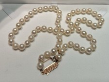 Joli collier ancien de 63 perles de culture fermoir or 18k Travai Français 48 cm