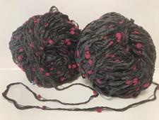 lot de 10 pelotes de laine velours fantaisie pompon noir Et Framboise/FRANCE