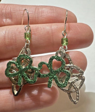 Irlandais Saint-Patrick Trèfle Vert Paillettes Noeud Celtique D'Oreille Crochet