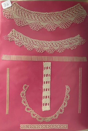 Dentelle ancienne sur carton - ancienne,