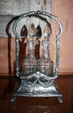 Superbe HUILIER VINAIGRIER en metal argenté et cristal Louis XVI pattes de lion