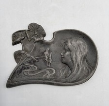 Coupelle vide-poche cendrier en régule à décor de profil de femme Art Nouveau