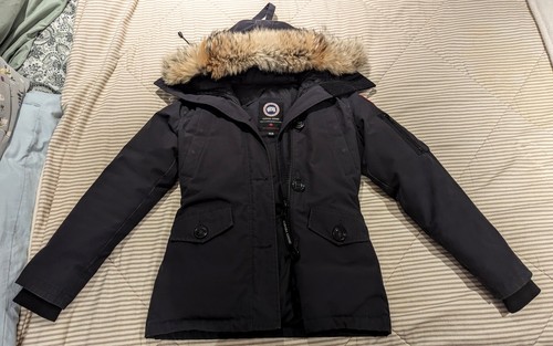 Canada goose women montebello - canada,