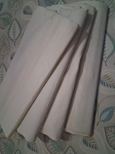 4 draps anciens brodés avec chiffre et jour