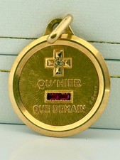 Médaille d'amour en or 18 carats signée Augis