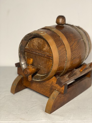 Petit tonneau ancien - en, bois