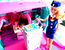 BARBIE avion de Rêve Mattel - accessoires + 1 Barbie pilote +1 hôtesse+2 poupées