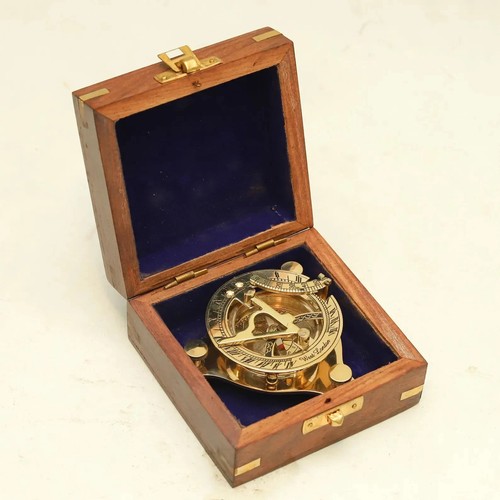 Ancienne boussole cadran