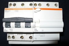 DISJONCTEUR DIFFERENTIEL TETRAPOLAIRE 20A 300mA COURBE C MERLIN GERIN TRIPHASE/N