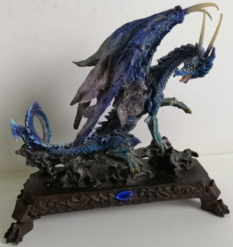 Superbe dragon fantasy sur - superbe,