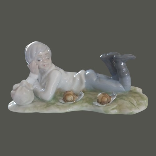 Figurine garcon porcelaine - garcon, en
