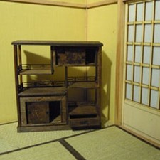 Figurine en bois maison de