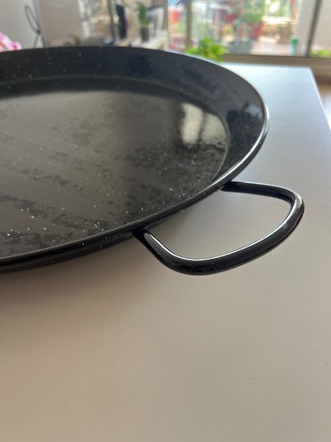 Big paella pan grande - big,