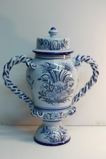 Pot couvert en faïence de