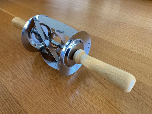 Rolling croissant cutter - cutter,