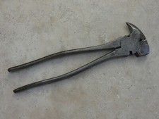 Pince multifonctions  pour crampillons outil ancien de vigneron, agriculteur