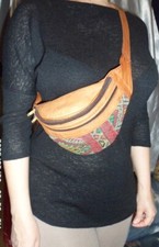 Sac taille cuir caramel rouge