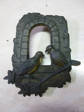 Plaque funéraire   Ornement religieux en Bronze - Oiseaux - Signé SOFRID No 264