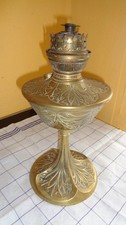 LAMPE PETROLE BRONZE - SIGNEE G. LELEU -SANS VERRE