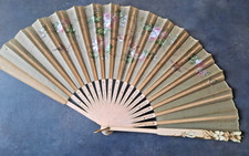 GRAND EVENTAIL ANCIEN DECOR PEINT SUR TISSUS MONTE SUR BOIS DECORE