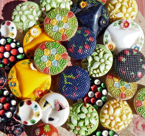 Lot boutons anciens en - de,